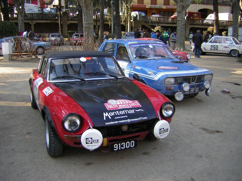 redu133fiat124abarth021rv.jpg